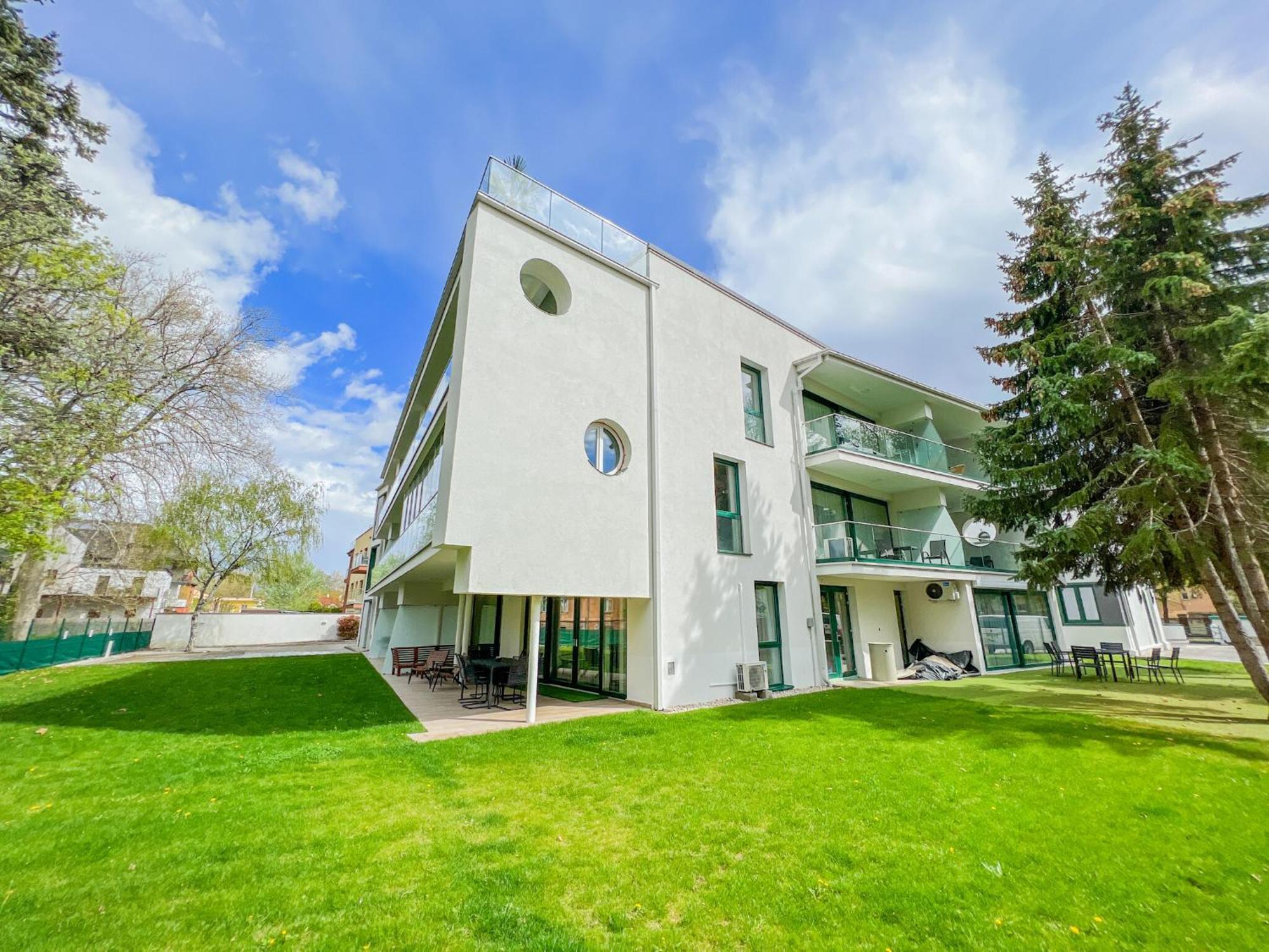 Villa Bauhaus Gold Siofok Exterior photo